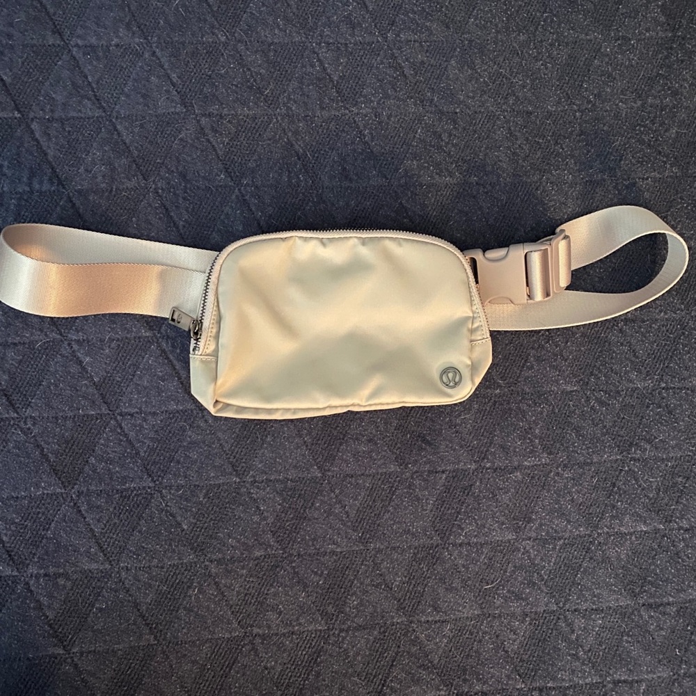 Lululemon Everywhere Belt Bag 1L